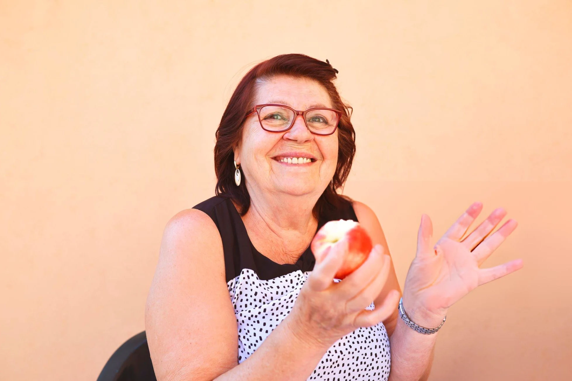 Peaches in Diet: 10 Nutritional Benefits & Tips Portrait of a female senior eating a peach for her healthy breakfast